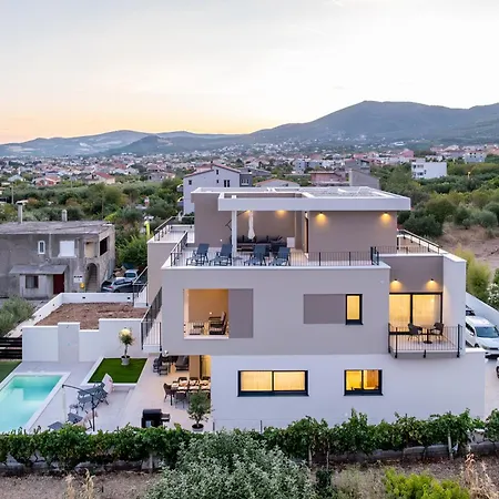 New Horizont With The Heated Pool Near Split
