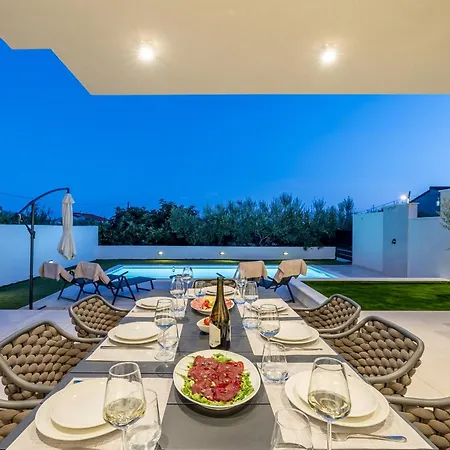 New Horizont With The Heated Pool Near Split Βίλα *