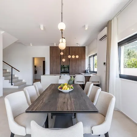 New Horizont With The Heated Pool Near Split Kaštela
