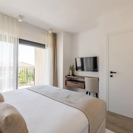 New Horizont With The Heated Pool Near Split