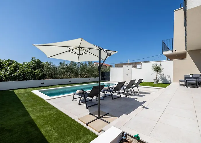 New Horizont With The Heated Pool Near Split Kaštela