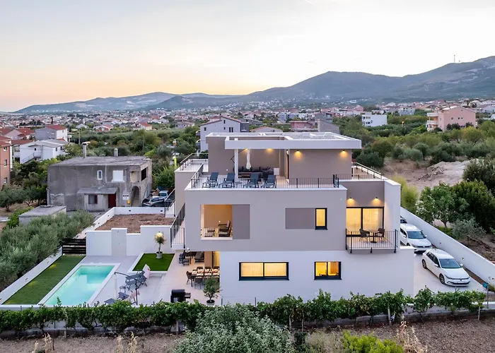 New Horizont With The Heated Pool Near Split