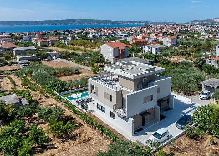 New Horizont With The Heated Pool Near Split Villa