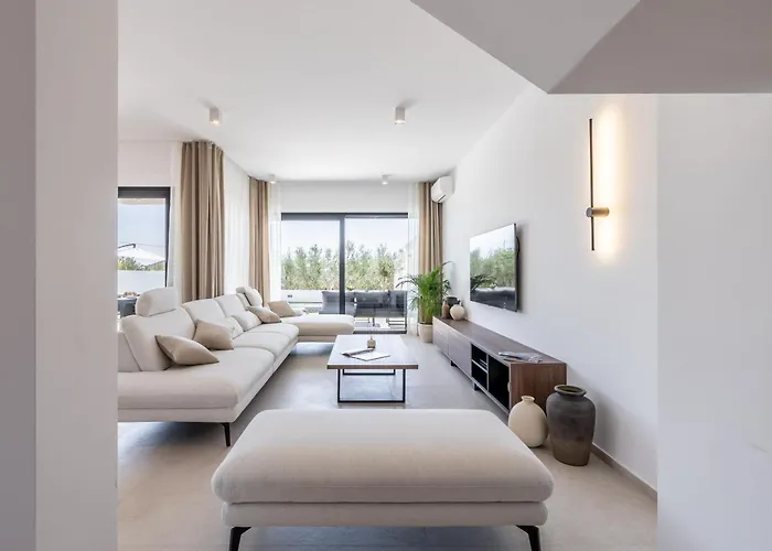 New Horizont With The Heated Pool Near Split Villa *