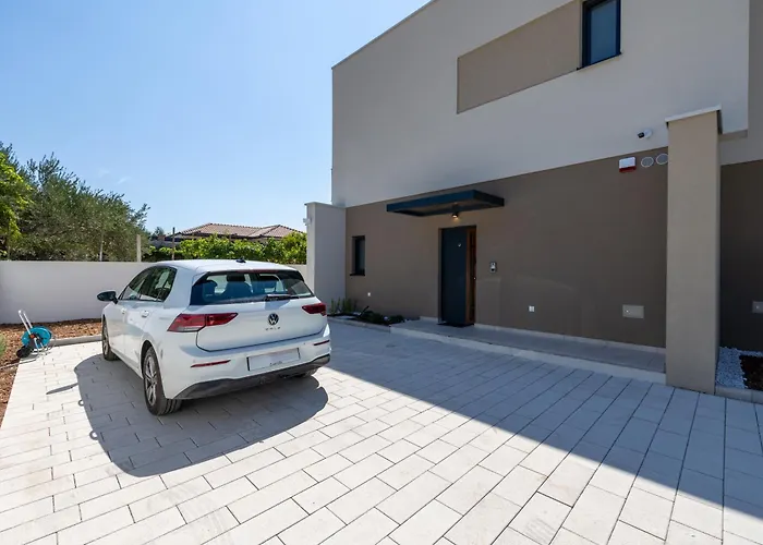 New Horizont With The Heated Pool Near Split Kaštela