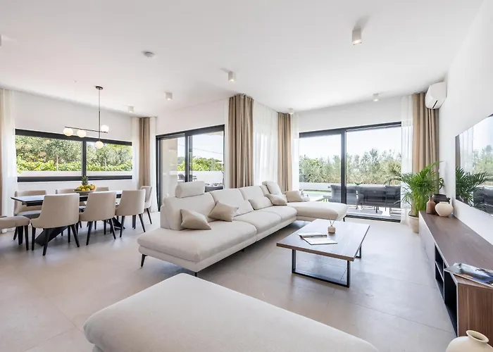 New Horizont With The Heated Pool Near Split Villa
