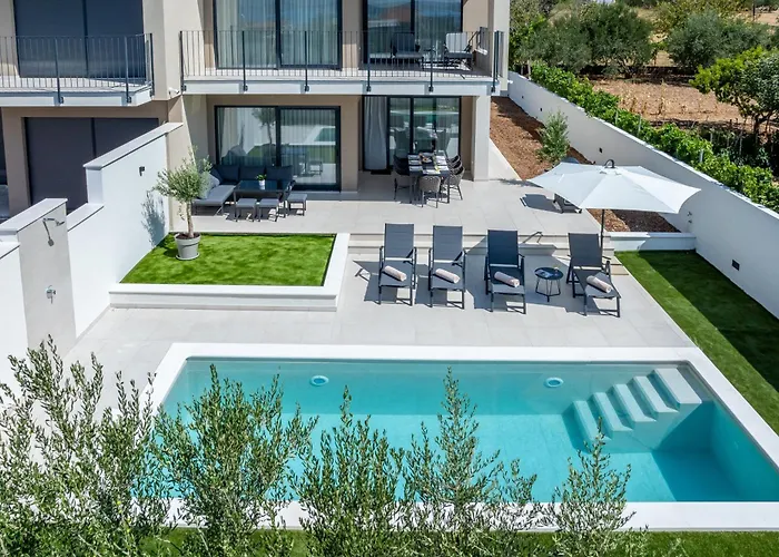 New Horizont With The Heated Pool Near Split Villa Kaštela