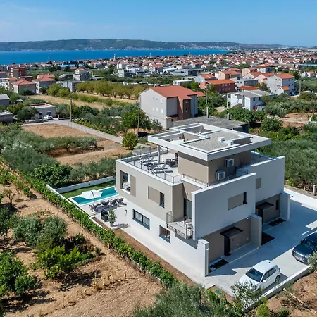 New Horizont With The Heated Pool Near Split Willa