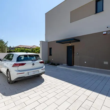 New Horizont With The Heated Pool Near Split Kastela